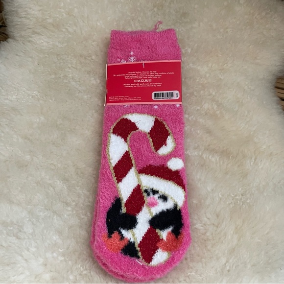 NWT Bath and Body Works Pink Penguin Shea Infused Lounge Socks - Picture 2 of 2